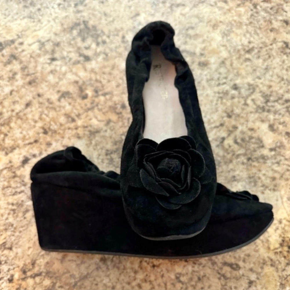 Like New Comfort Suede Ballerina Scrunch Low Wedge Heel | Size 8